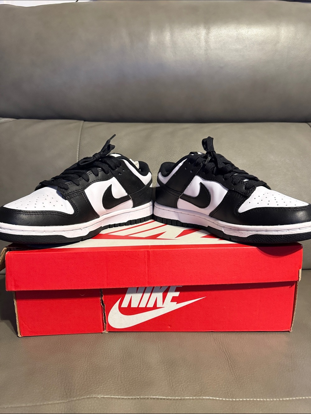 Women’s NIKE DUNK LOW “PANDA”Black & White size 8 Like New